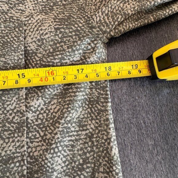 Athleta Zuma Printed Top Viper Shadow Women's Olive Green LS Pullover Top XXS - Picture 8 of 8